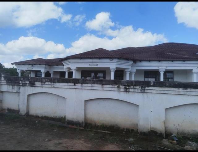 4 BEDROOM HOUSE FOR SALE IN MAKHUVHA B
